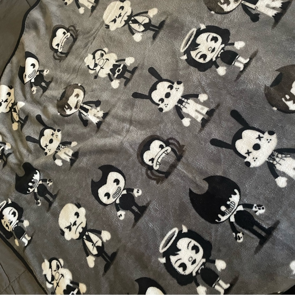 Plush Bendy blanket 50x60 in great condition with very little piling on edges .